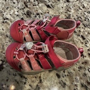 KEEN NEWPORT H2 LITTLE KIDS SIZE 4